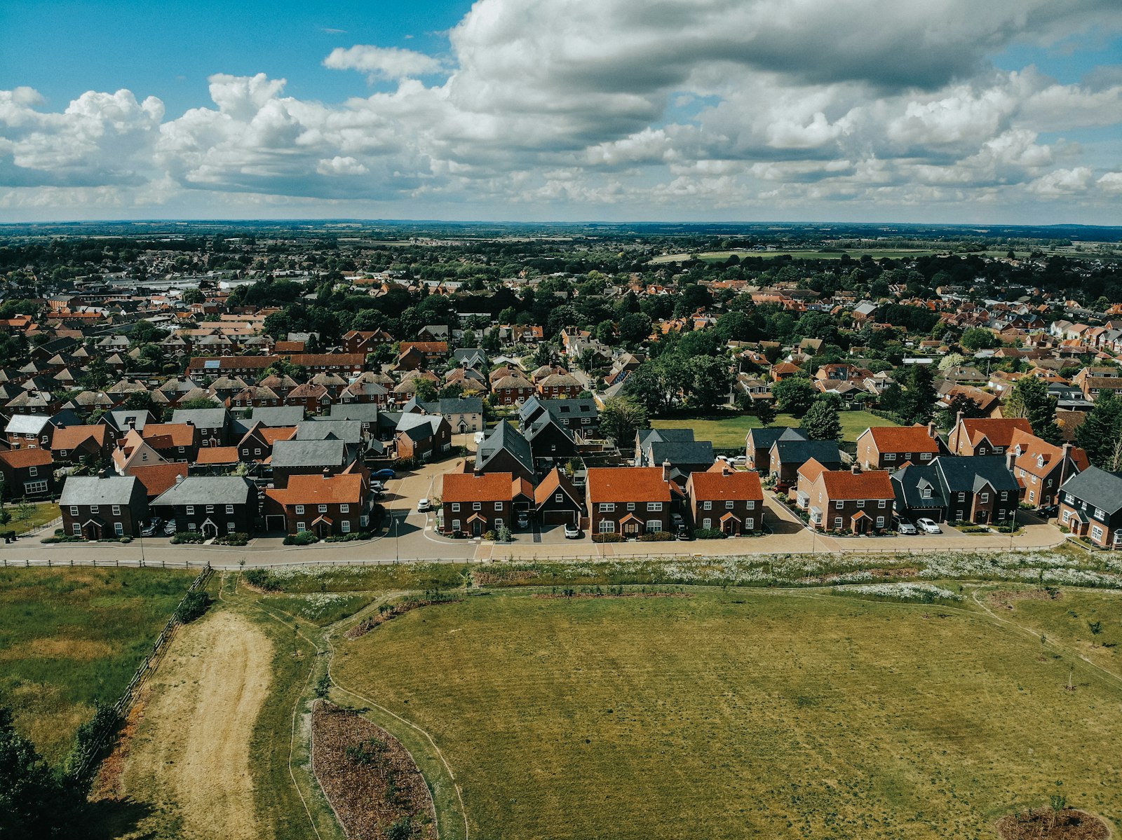 Neubaugebiet am Ortsrand — aus ehemaligem Ackerland entstandenes Bauland im Kreis Lippe